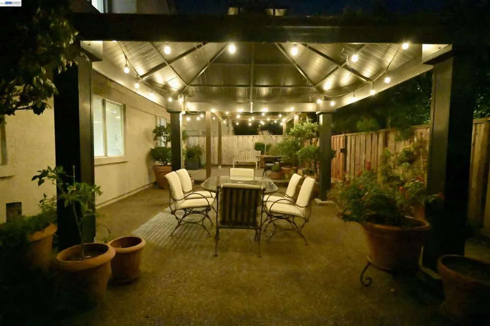 8051 Canyon Creek Cir Pleasanton, CA 94588