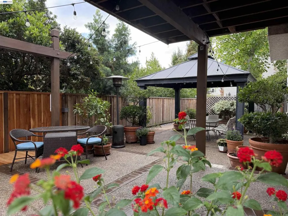 8051 Canyon Creek Cir Pleasanton, CA 94588