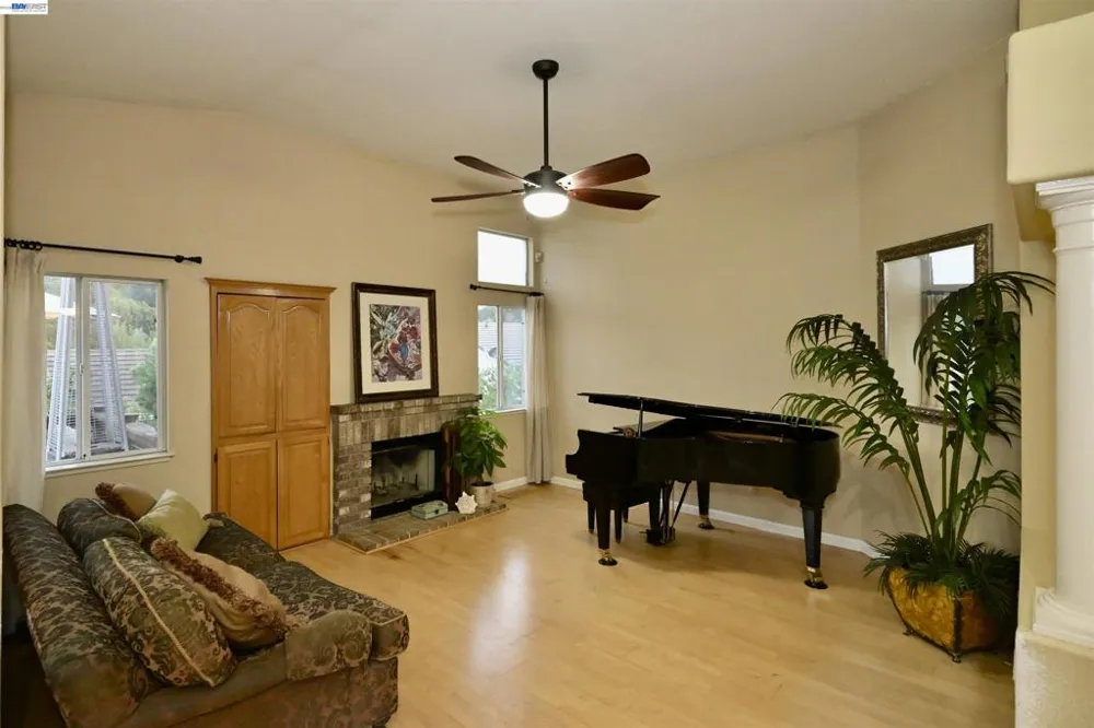 8051 Canyon Creek Cir Pleasanton, CA 94588