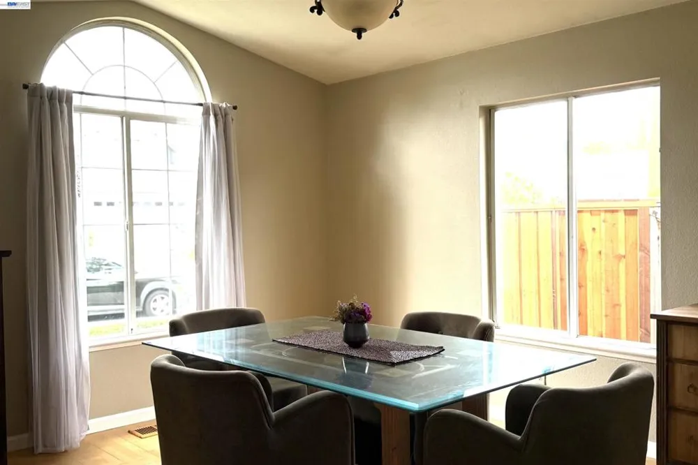 8051 Canyon Creek Cir Pleasanton, CA 94588