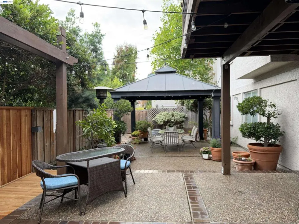 8051 Canyon Creek Cir Pleasanton, CA 94588