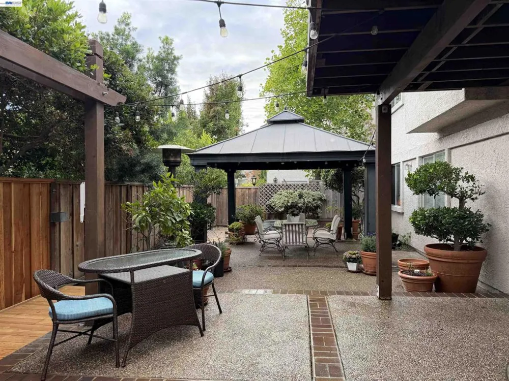 8051 Canyon Creek Cir Pleasanton, CA 94588
