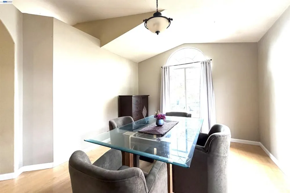 8051 Canyon Creek Cir Pleasanton, CA 94588