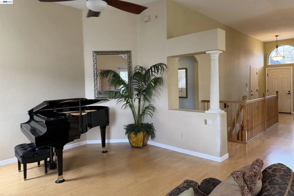 8051 Canyon Creek Cir Pleasanton, CA 94588