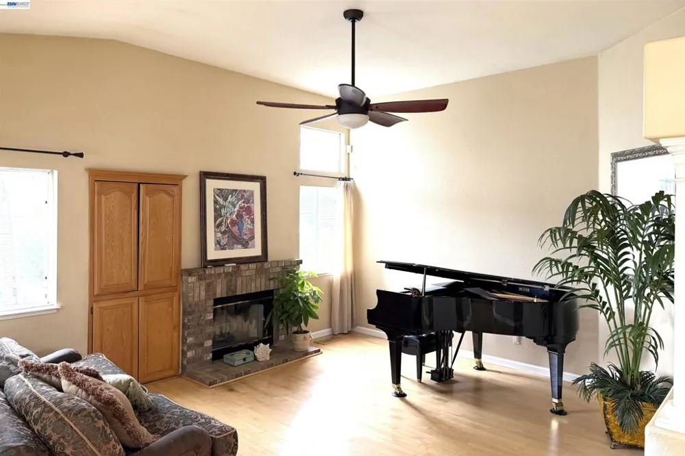 8051 Canyon Creek Cir Pleasanton, CA 94588