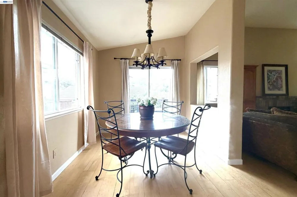 8051 Canyon Creek Cir Pleasanton, CA 94588