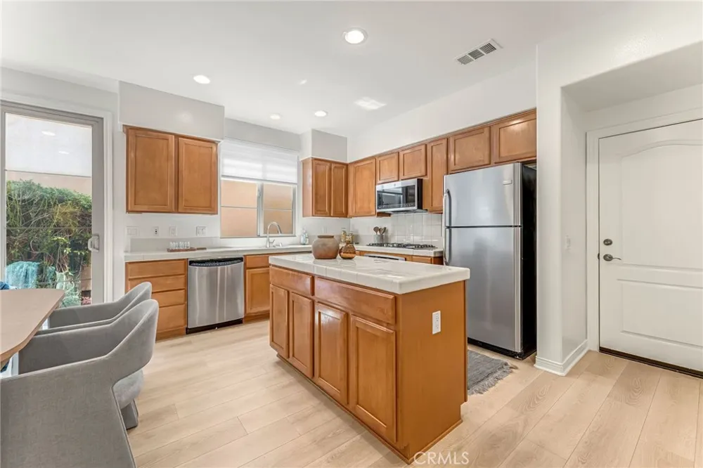 76 Canal Irvine, CA 92620
