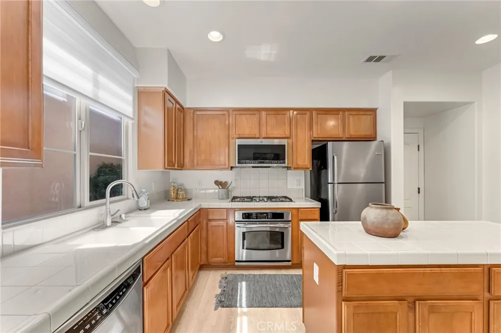 76 Canal Irvine, CA 92620