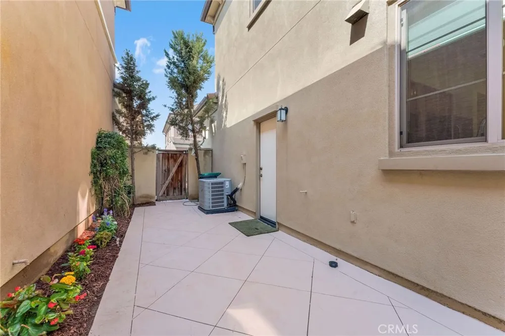 76 Canal Irvine, CA 92620