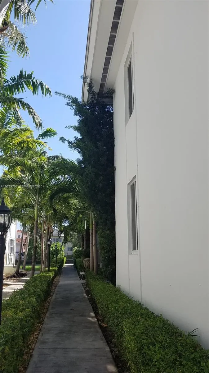 3921 Meridian Ave Miami Beach, FL 33140