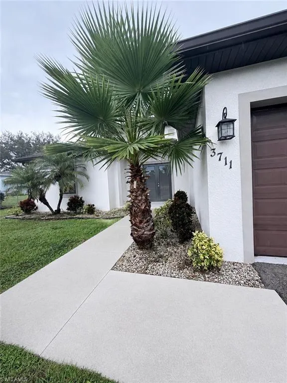 3711 43rd Avenue NE Naples, FL 34120