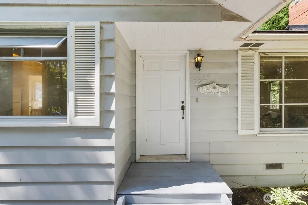 9525 7th Avenue NW Seattle, WA 98117