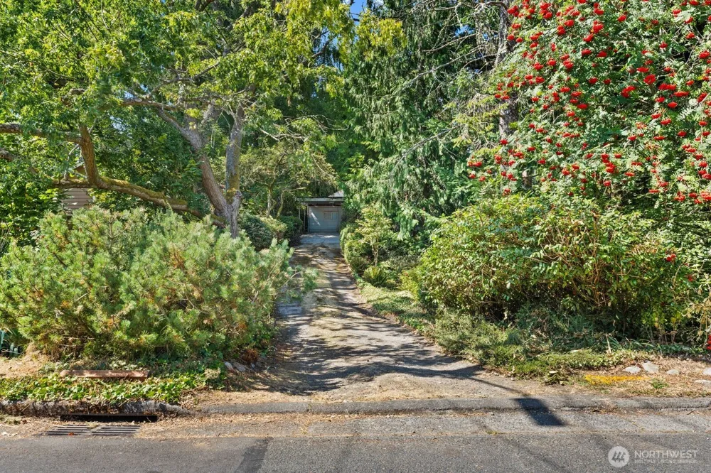 9525 7th Avenue NW Seattle, WA 98117