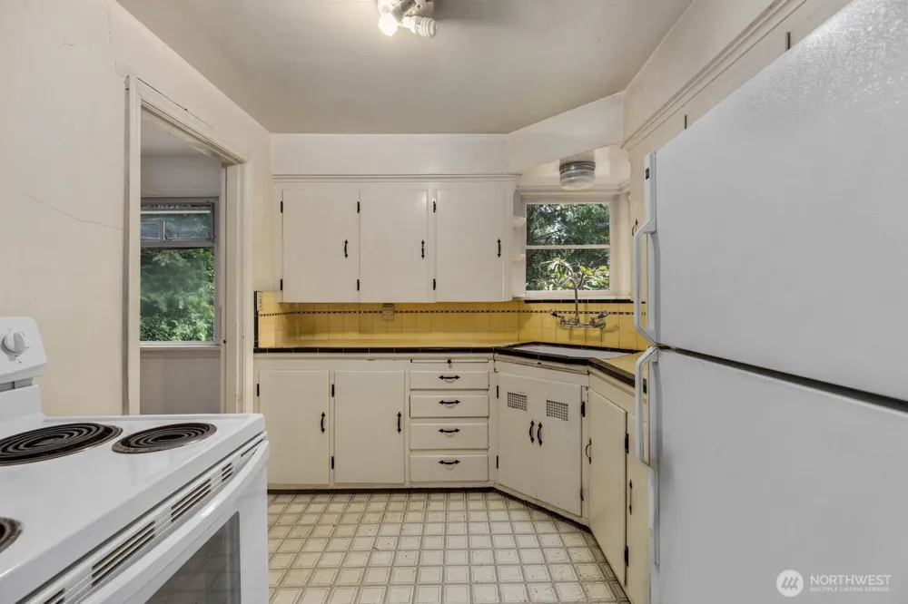 9525 7th Avenue NW Seattle, WA 98117