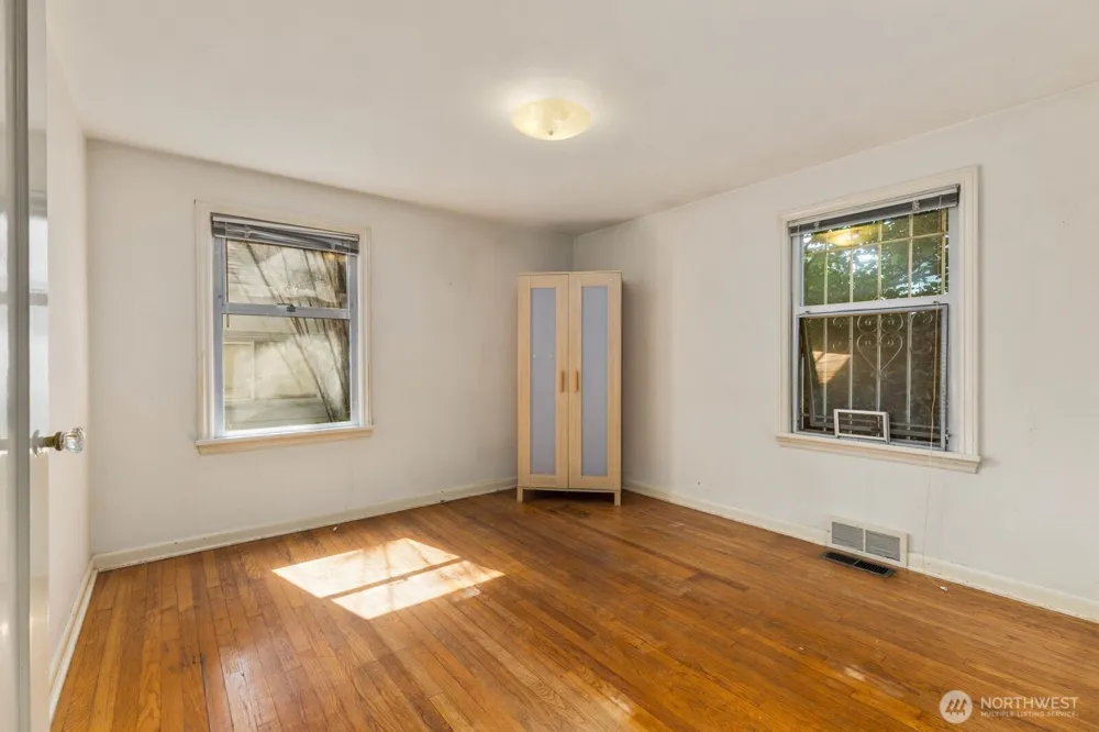 9525 7th Avenue NW Seattle, WA 98117