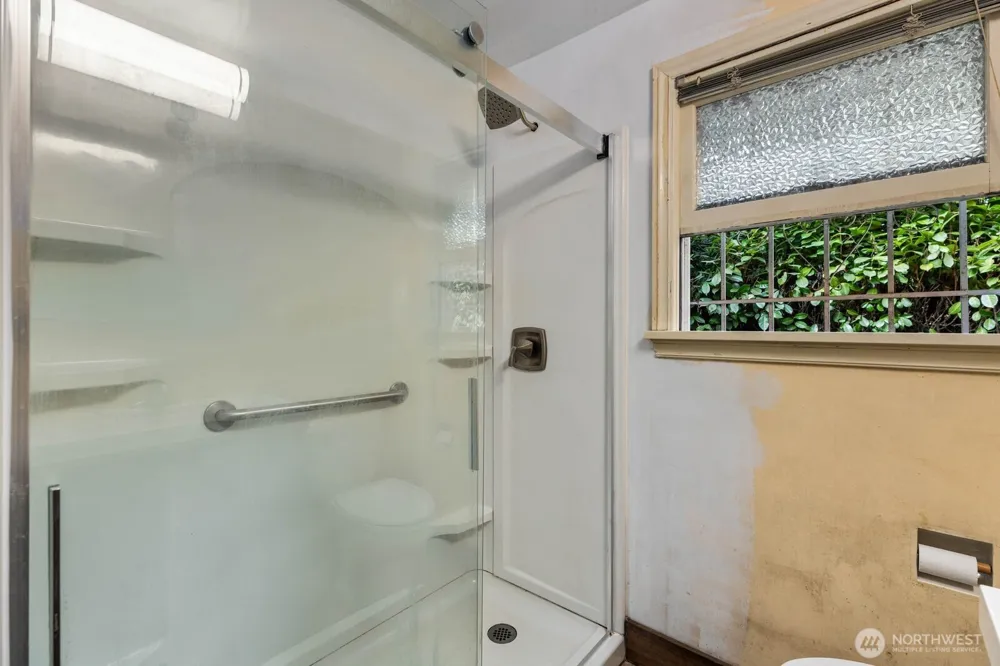 9525 7th Avenue NW Seattle, WA 98117