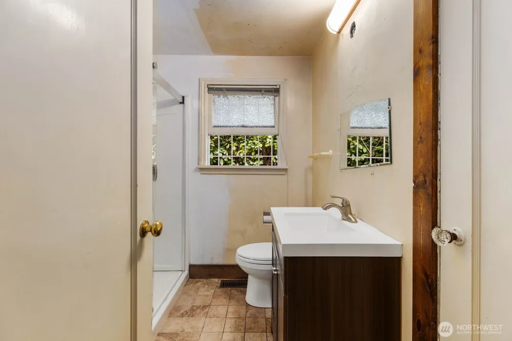 9525 7th Avenue NW Seattle, WA 98117