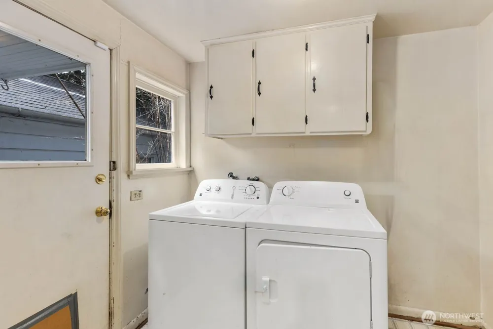 9525 7th Avenue NW Seattle, WA 98117