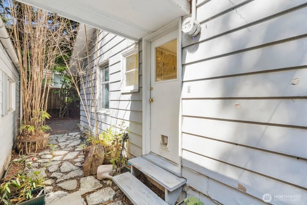 9525 7th Avenue NW Seattle, WA 98117