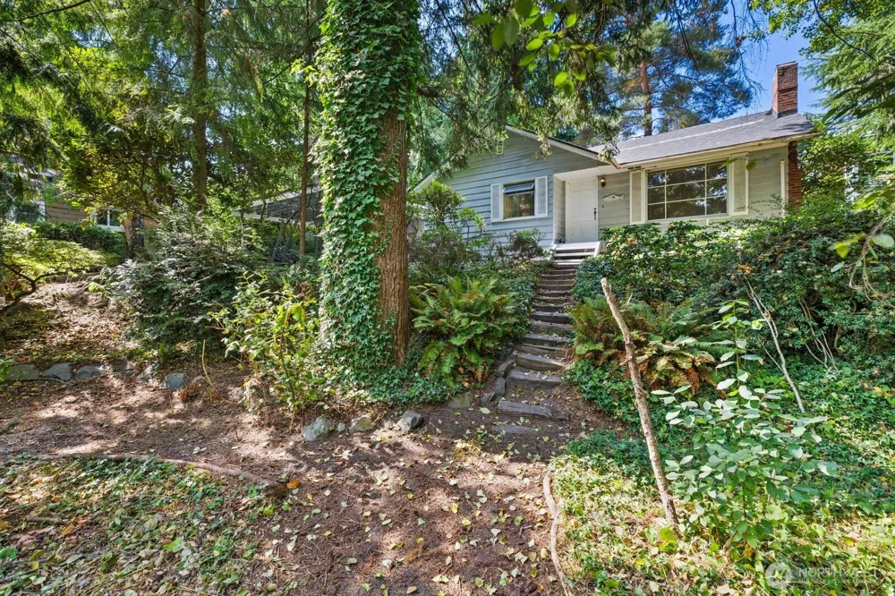 9525 7th Avenue NW Seattle, WA 98117