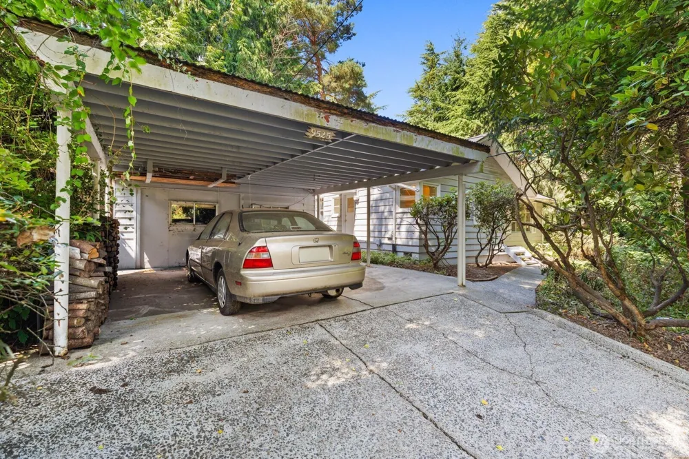 9525 7th Avenue NW Seattle, WA 98117