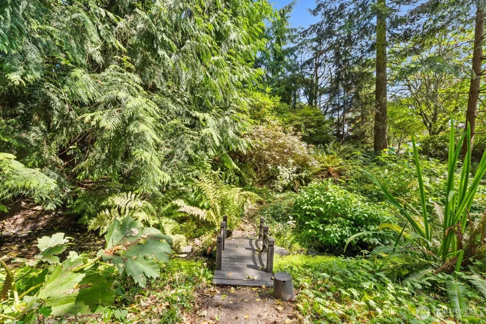 9525 7th Avenue NW Seattle, WA 98117