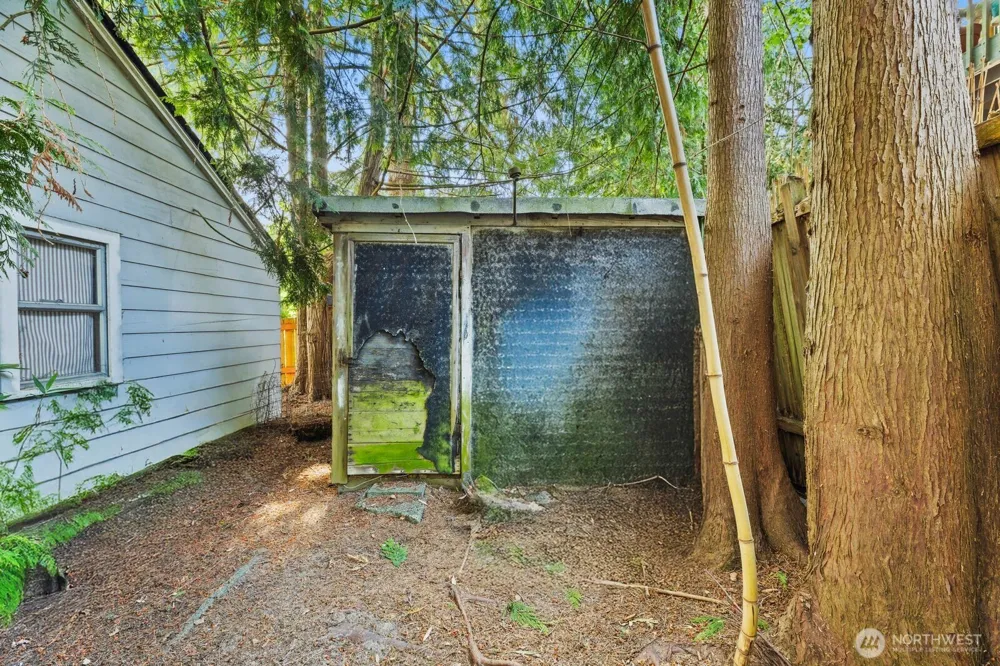 9525 7th Avenue NW Seattle, WA 98117