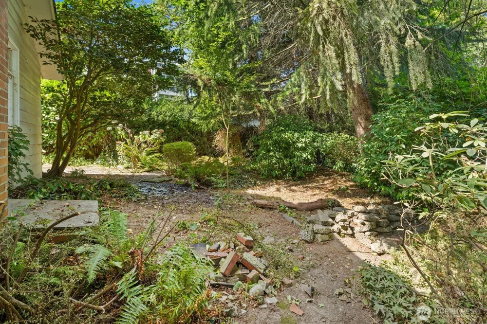 9525 7th Avenue NW Seattle, WA 98117
