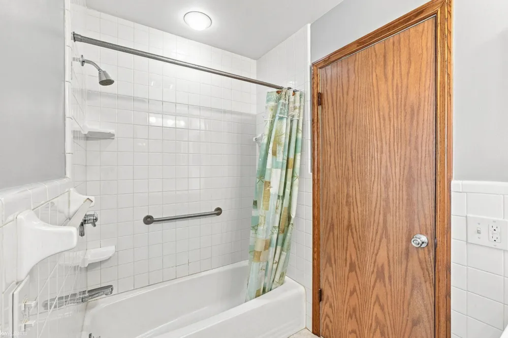 16878 Grettel Avenue Fraser City, MI 48026