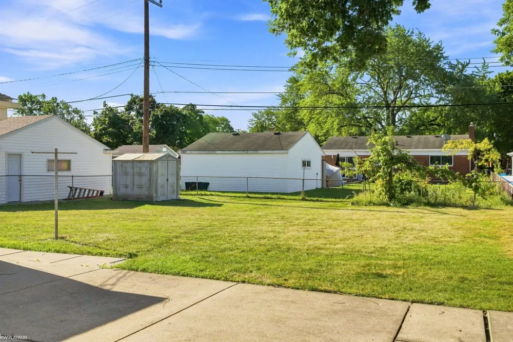 16878 Grettel Avenue Fraser City, MI 48026