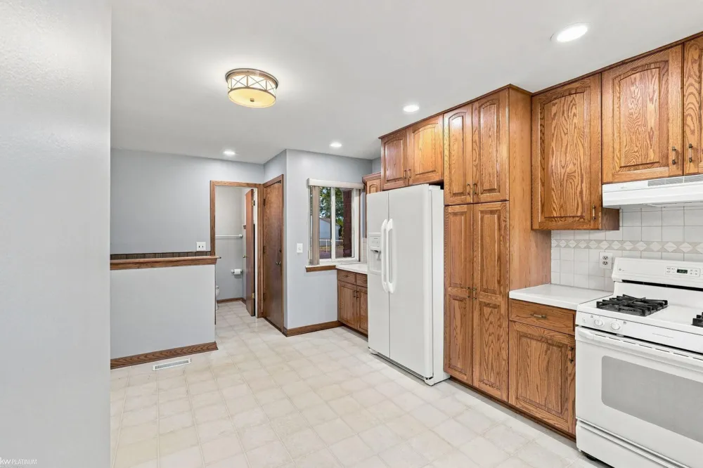 16878 Grettel Avenue Fraser City, MI 48026