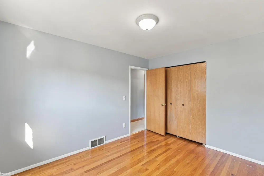 16878 Grettel Avenue Fraser City, MI 48026