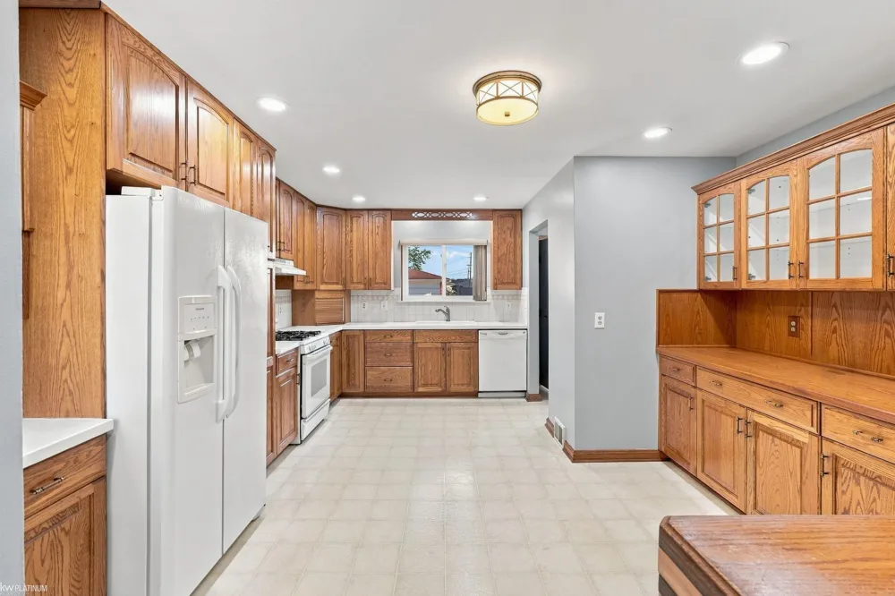 16878 Grettel Avenue Fraser City, MI 48026