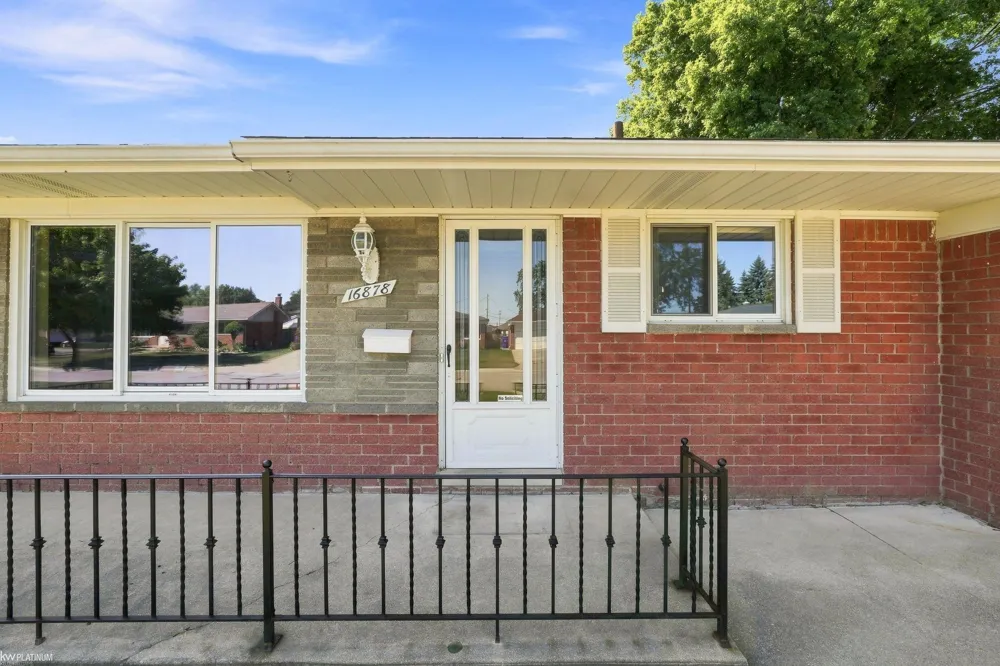 16878 Grettel Avenue Fraser City, MI 48026