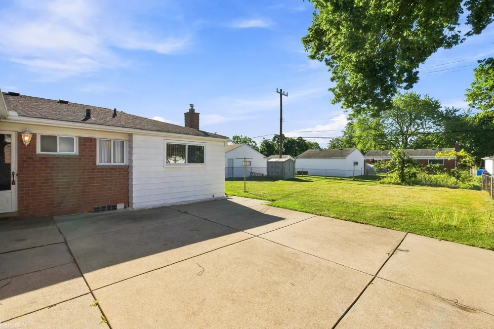 16878 Grettel Avenue Fraser City, MI 48026