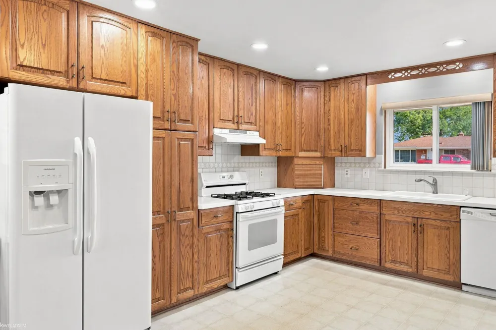 16878 Grettel Avenue Fraser City, MI 48026
