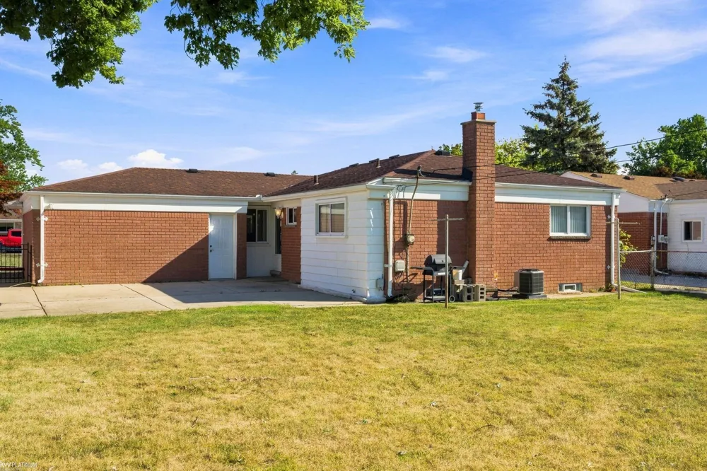 16878 Grettel Avenue Fraser City, MI 48026