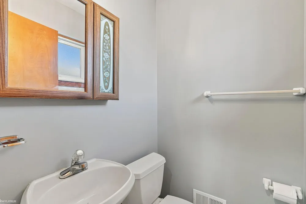 16878 Grettel Avenue Fraser City, MI 48026
