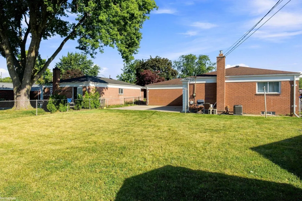 16878 Grettel Avenue Fraser City, MI 48026