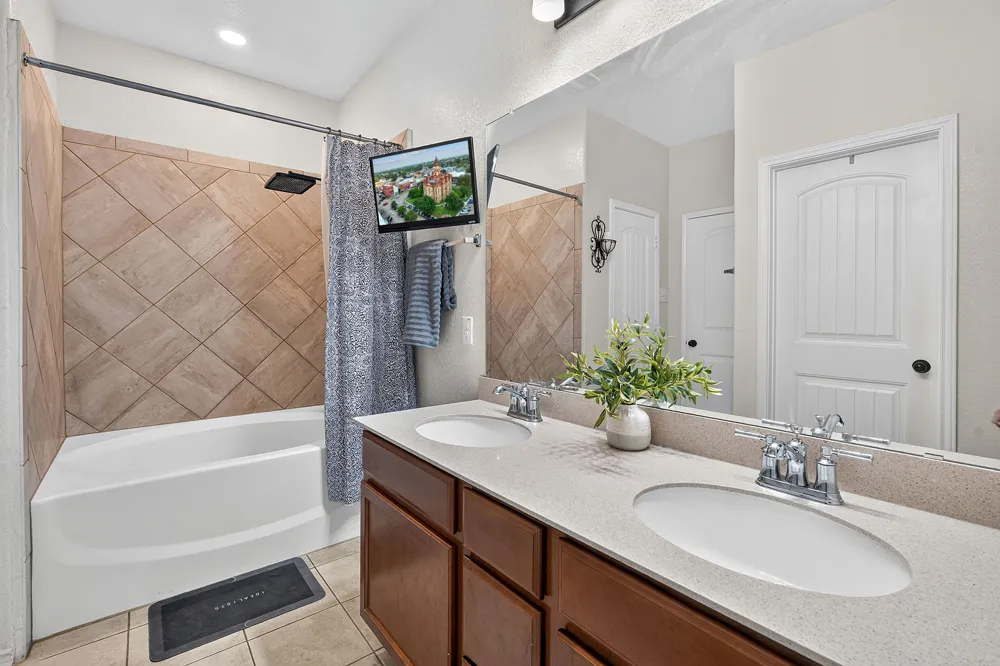 1703 Henbit Lane Lockhart, TX 78644