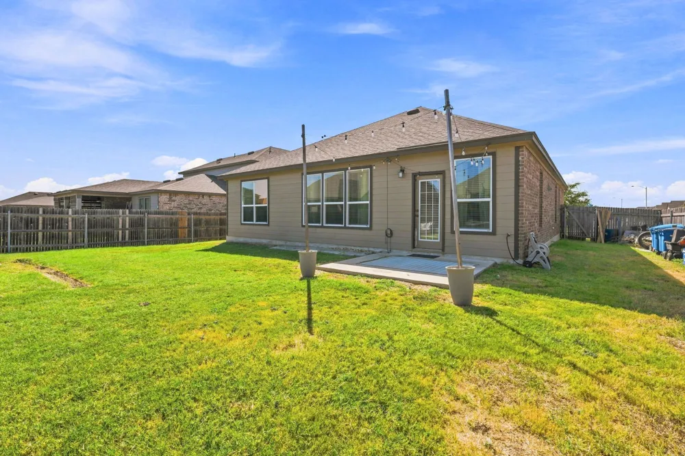 1703 Henbit Lane Lockhart, TX 78644