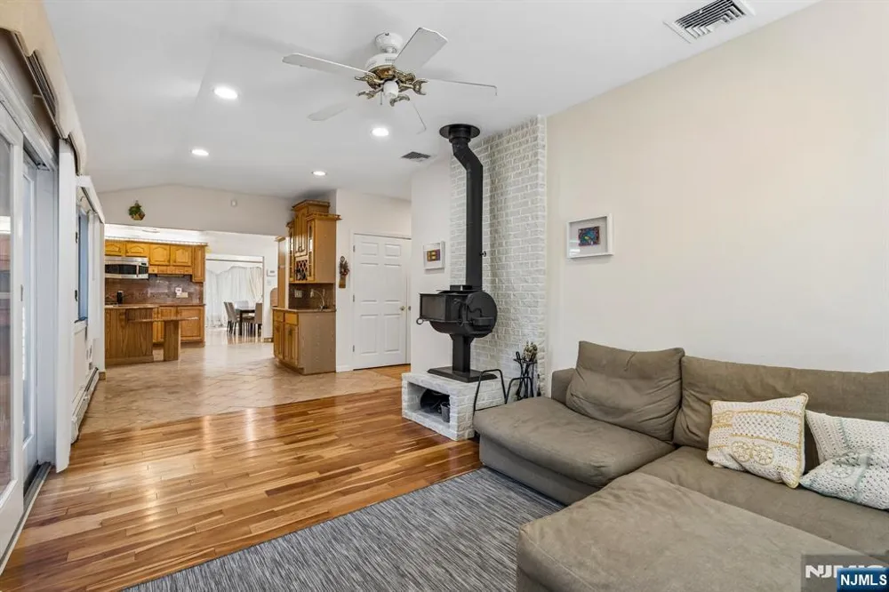 186 Laauwe Avenue Wayne, NJ 07470