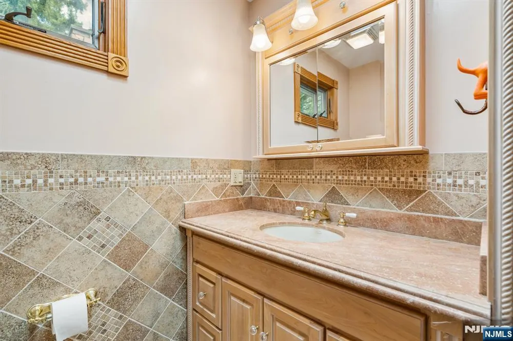 186 Laauwe Avenue Wayne, NJ 07470