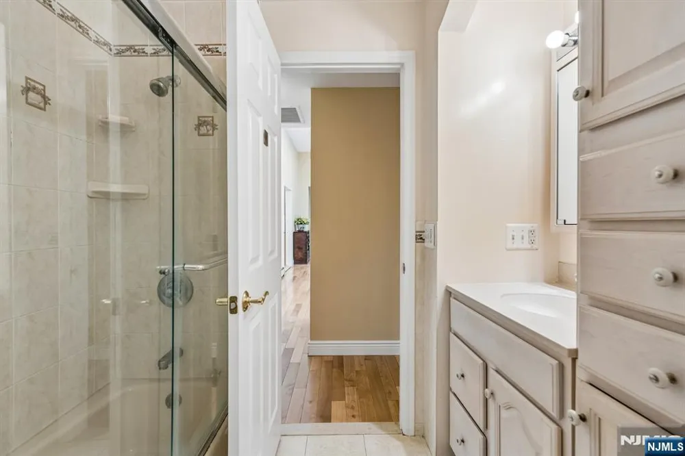 186 Laauwe Avenue Wayne, NJ 07470