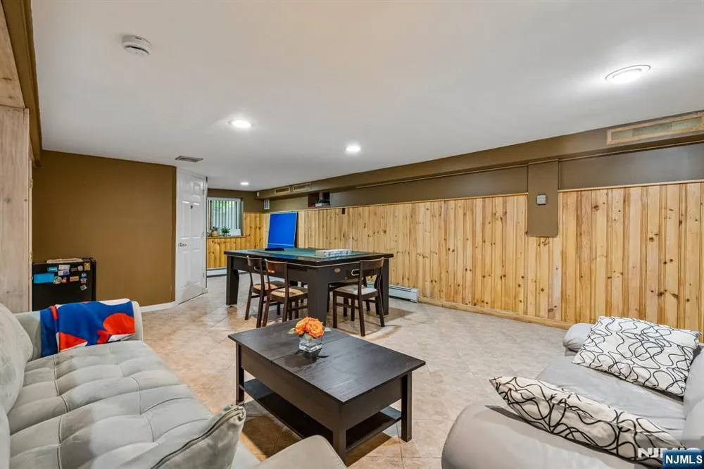 186 Laauwe Avenue Wayne, NJ 07470