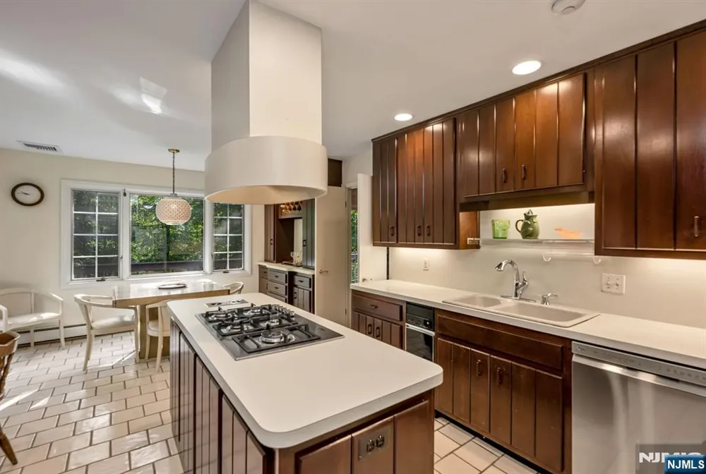 100 Cheyenne Way Wayne, NJ 07470