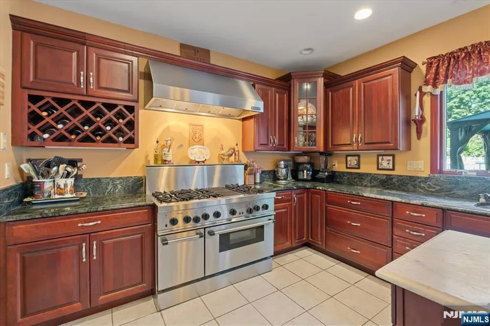 371 2nd Avenue Lyndhurst, NJ 07071