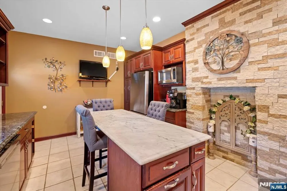 371 2nd Avenue Lyndhurst, NJ 07071