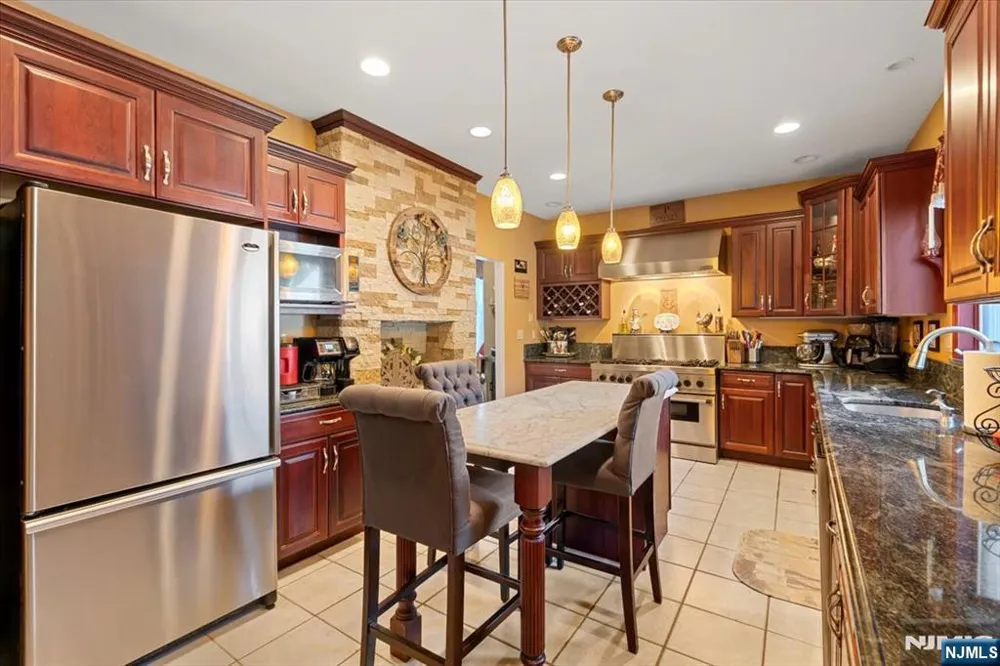 371 2nd Avenue Lyndhurst, NJ 07071