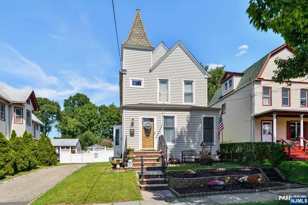 371 2nd Avenue Lyndhurst, NJ 07071